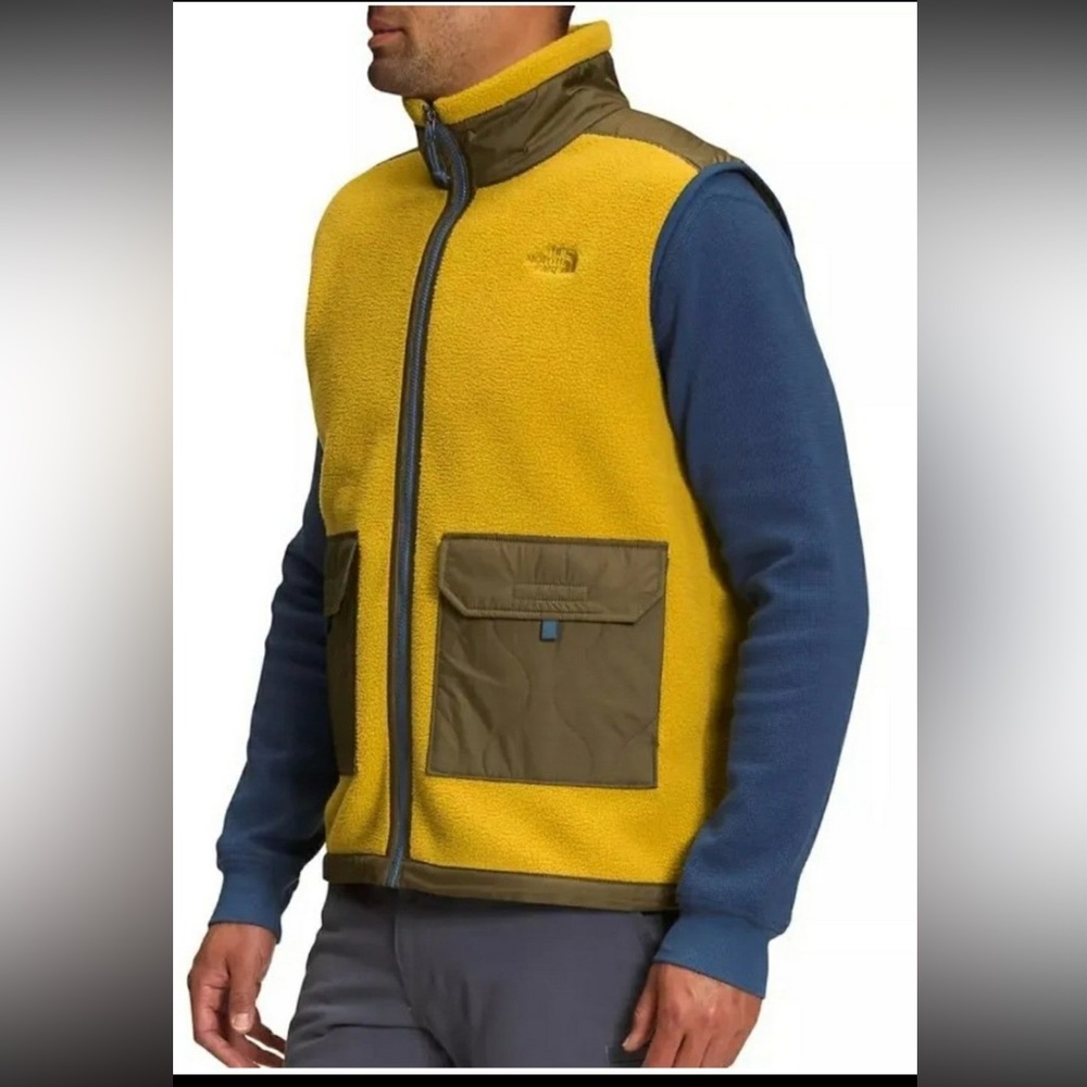 THE NORTH FACEMen's Royal Arch Full Zip Fleece Vest Color Mineral Gold